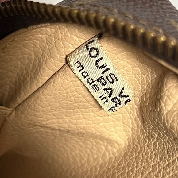 Louis Vuitton Trousse 23 with strap - Picture 9 of 14